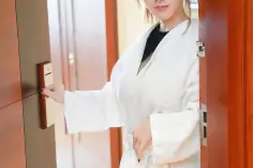 曝71岁谭咏麟出轨23岁粉丝证据只是一张背影图不信娱乐圈了？